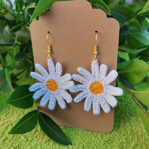 Boucle d'oreille marguerite en crochet