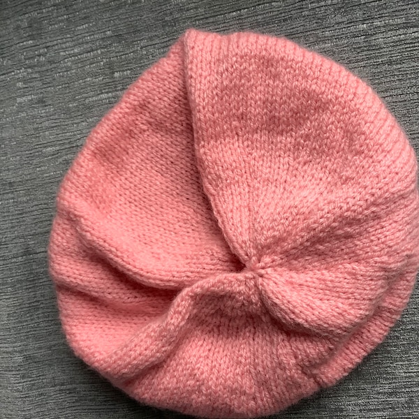 Baby girls beret choice of sizes and colours. 0-3 months, 3-6 months, 6-12 months.