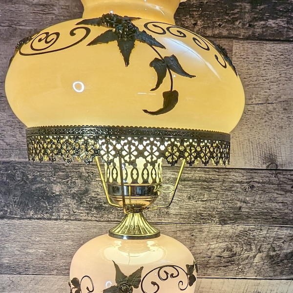 UNREAL Gone with the Wind Lamp with Brass Florals