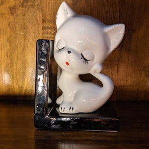 Kitschy White Cat Bookend, Sweet Kitten Expression