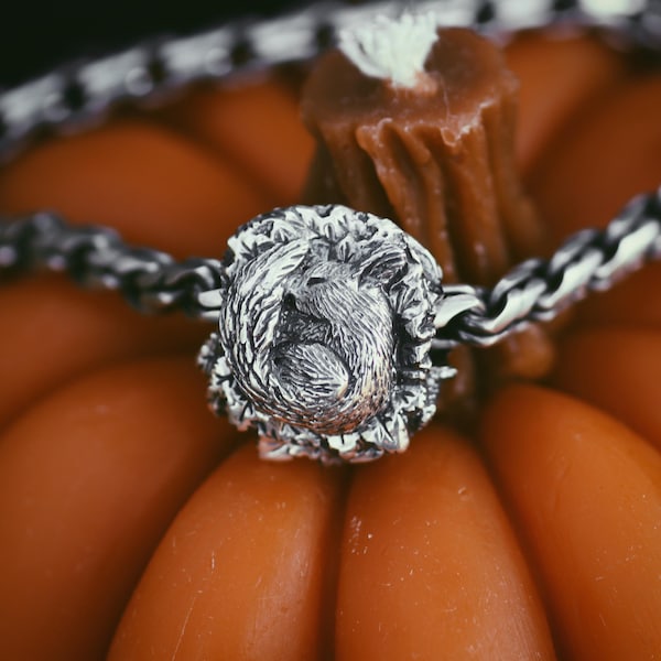 Cuenta Sueño otoñal - Ardilla entre las hojas de otoño - Charm de plata de ley - Cuentas para pulsera