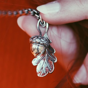Ahorn Eichen Anhänger, Blatt Anhänger aus Sterling Silber, Herbstwald Schmuck, Natur inspirierte Halskette, Eiche und Eichel