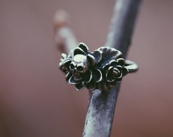 Skull ring women, skull and flowers jewelry, pagan silver ring, unusual ring for her