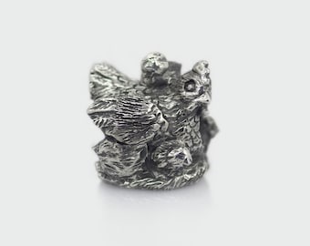 Abalorio de gallina con pollitos de plata de ley – Colgante de animal de granja para pulsera