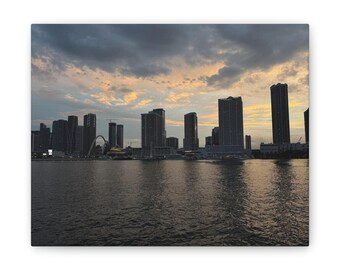 Stadtpanorama bei Sonnenuntergang, Leinwand, 1,9 cm (0,75 Zoll) gespannt | Wandbild für die urbane Uferpromenade