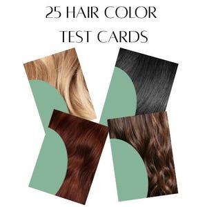 Op de afbeelding: Een set van 25 haarkleurtestkaarten met verschillende haartinten, waaronder blond, zwart, auburn en bruin. De tekst 25 HAIR COLOR TEST CARDS staat in het zwart bovenaan gedrukt, met groene abstracte vormen over de haarmonsters heen.