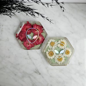 Mini Floral Alien Hexagon Dish| Small Jewelry Tray| Space Themed Home Decor|  Alien Lover| Floral Resin Tray| Mini Decorative Tray| Resin|