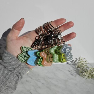 Entführung Schlüsselanhänger | Raum-Liebhaber-Geschenk | Handtaschenanhänger | UFO Geschenk | Nerd Geschenk für sie | UFO Kunst| Himmlisches Geschenk für Freund | Cooles Schlüsselbund | Gießharz