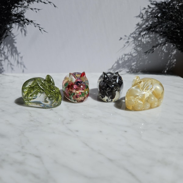 Figura de conejo de resina floral/ Figura de animal pequeño/ Centro de mesa de Pascua/ Lindo conejo hecho a mano/ Decoraciones de oficina para el trabajo/ Escultura de conejo/