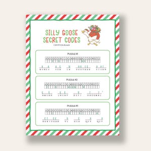 Könnte beinhalten: Ein ausdruckbares Arbeitsblatt mit einem grünen Rand und rot-weißen Diagonalstreifen. Das Blatt enthält den Text "Silly Goose Secret Codes" und drei Kryptogramm-Rätsel. Eine Cartoon-Gans mit Geschenken befindet sich in der oberen rechten Ecke.