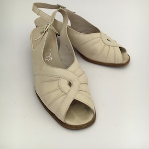 Vintage sandals/ Vintage leather shoes / Vintage Style for Her / Vintage leather sandals / Vintage beige sandals image 1