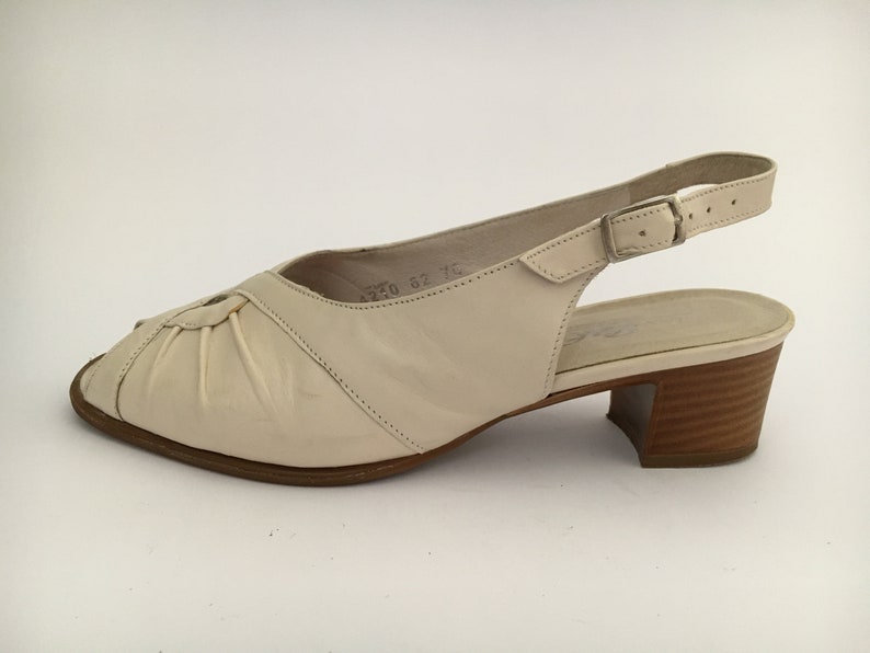 Vintage sandals/ Vintage leather shoes / Vintage Style for Her / Vintage leather sandals / Vintage beige sandals image 5