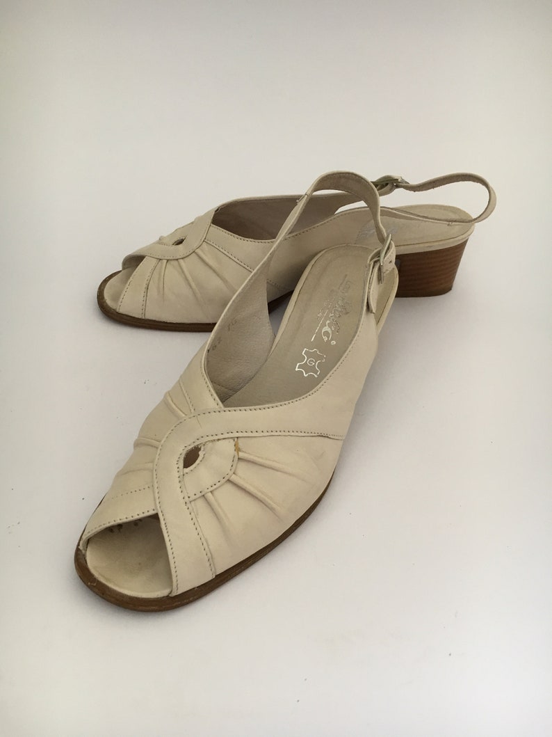 Vintage sandals/ Vintage leather shoes / Vintage Style for Her / Vintage leather sandals / Vintage beige sandals image 2