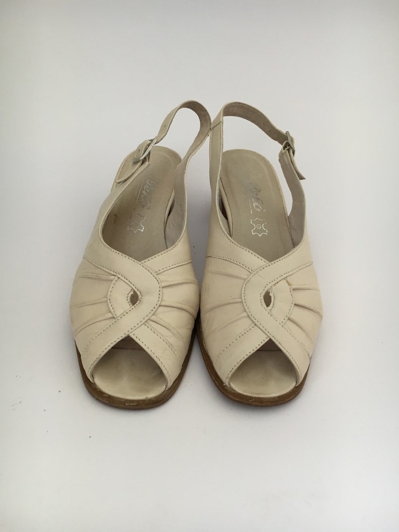Vintage sandals/ Vintage leather shoes / Vintage Style for Her / Vintage leather sandals / Vintage beige sandals image 3