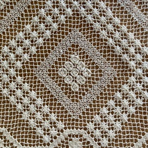 Vintage handmade lace tablecloth / Crochet tablecloth / Handcrafted ecru crochet tablecloth / Vintage decor / Boho style