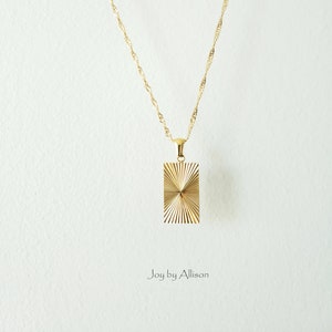 Gold Sunbeam Pendant Necklace: Waterproof Stainless Steel Sunburst
