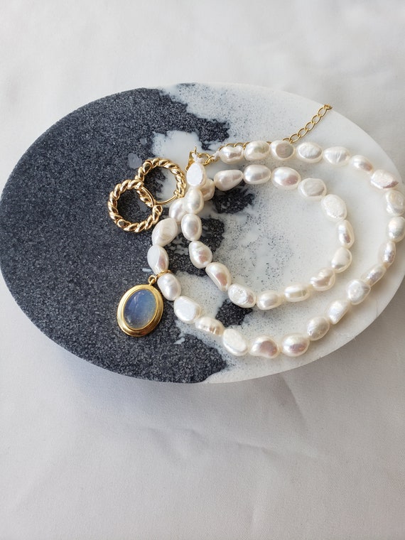 Freshwater pearl and moonstone necklace deals