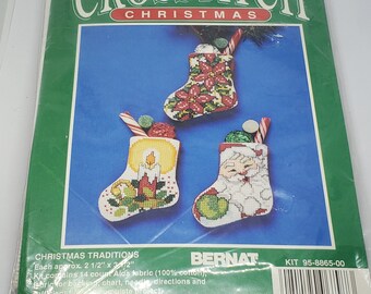 Bernat Crosstitch Christmas Christmas Traditions Cross Stitch Kit Makes 3 Stockings New and Sealed