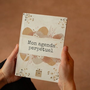 Undated perpetual diary to organize your days every day