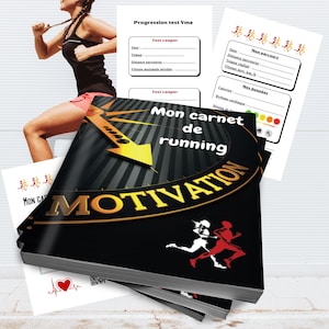 Könnte beinhalten: Ein schwarzes und goldenes Motivations-Lauftagebuch mit dem Text "Mon carnet de running" und "MOTIVATION" auf dem Cover. Das Tagebuch ist auf andere Tagebücher gestapelt, mit einem Herz und einem EKG-Symbol auf der Unterseite.
