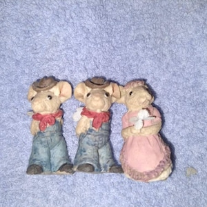 3 Mouse Resin Figures With Cloth Flowers