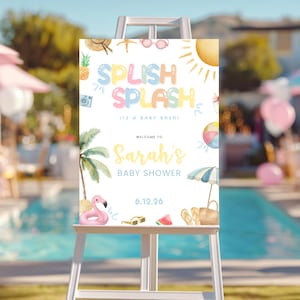 Puede incluir: Un letrero de bienvenida para un baby shower sobre un caballete. El letrero dice "Splish Splash" en letras coloridas, con ilustraciones con temas de playa como un flamenco, gafas de sol y una pelota de playa. El letrero da la bienvenida a los invitados a "Sarah's Baby Shower" el 6.12.26.