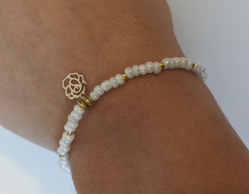 Pearl and Gold Rose Stretch Bracelet