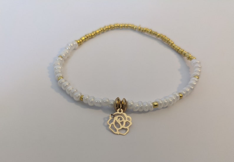 Pearl and Gold Rose Stretch Bracelet