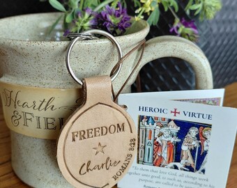 Porte-clés en cuir fait main « Heroic Virtue » Charlie Kirk