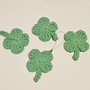 Handmade Four-Leaf Clover Keyring (Tube Yarn, Light Green) / Lucky Clover Keychain / charm