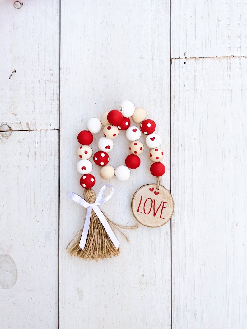 Bauernhaus Valentinstag Holz Perlengirlande, abgestuftes Tablett Dekor, Valentinstag Dekor, Perlengirlande, Bauernhaus Dekor, Girlande mit Quaste Bild 6