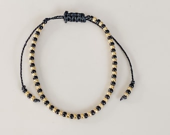 Black and gold beaded bracelet, sliding knot bracelet, dainty bead bracelet, gold beaded bracelet, seed bead bracelet, gold beaded bracelet