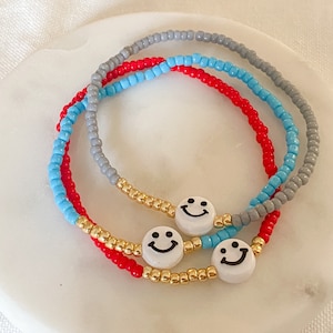 Smiley face beaded bracelet, colorful beaded bracelet, stretchy bracelet, summer bead bracelet, rainbow bracelet, colorful beaded bracelet