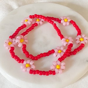 Daisy beaded bracelet, beaded daisy bracelet, stretchy bracelet, summer bead bracelet, daisy bracelet, flower beaded bracelet