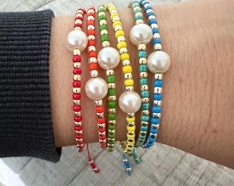 beaded pearl bracelet, sliding knot bracelet, dainty bead bracelet, colorful beaded bracelet, seed bead bracelet, gold pearl bracelet