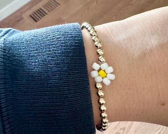 14k gold filled beaded bracelet,  gold daisy  bracelet, 14k gold daisy bracelet, 14k gold bracelet, 14k gold filled custom bracelet