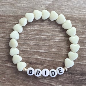 Bride beaded bracelet, bride heart bracelet, personalized beaded bracelet, custom name bracelet, pearl heart beaded bracelet, bride bracelet