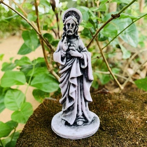 Kleine JESUS Statue Jesus Statue für Zuhause Herr Jesus Statue Jesus Christus Statue Jesus Idol Christian Lord Jesus meditierendes Geschenk für Familie