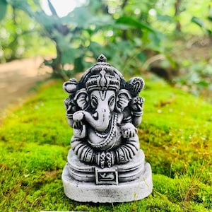 Petite statue en pierre de Ganesha Seigneur dieu hindou du succès Ganesh pour autel Mini figurine de Ganesha pour les dévots sculpture de Dieu éléphant Ganapathi