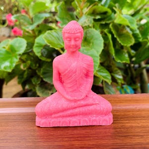 Rosa kleine Buddha-Statue Meditierende Buddha-Skulptur Sitzende Friedliche Buddha-Figur Gotama Medizin Buddha Geschenk für Auto Buddhistisch Religiös