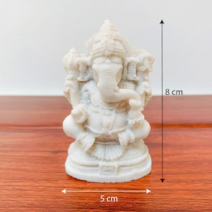 Statue en pierre de Ganesh blanche petite statue de Ganesh Seigneur Ganesh méditation Sculpture Seigneur hindou Pooja éléphant dieu du succès Ganesh figurine