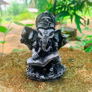 Statue de Ganesh noire et argentée Seigneur dieu hindou du succès Ganesh pour autel Figurine de Ganesh le tronc pour les dévots dieu éléphant idole Ganapathi