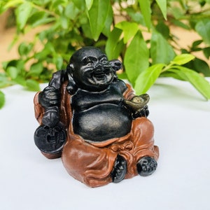 Piccolo Buddha che ride Statua di pietra zen buddha figura felice Lord Buddha Seduto Meditazione idolo Buddha sorridente con borsa di denaro Feng Shui Decor