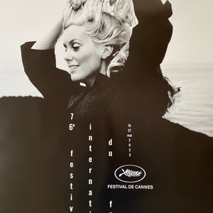 FESTIVAL DE CANNES - Cartel original del 76º Festival de Cannes con la actriz Catherine Deneuve