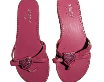 Vtg Y2K Angels 4 Ever Pink Faux Leather Embellished Heart Thong Sandals Sz 7