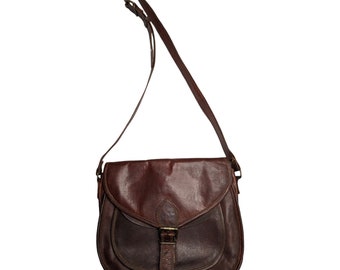 Vtg 1970s Brown Leather Top Latching Flap Buckle Accent Crossbody Saddle Bag