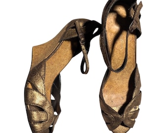 Sandalias de cuña de corcho de piel sintética metalizada bronce estilo Y2K de Charlotte Russe, talla 8