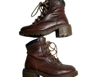 Vtg 1990s Dr. Martens Made in England Brown Leather Chunky Heel Lace Up Boots 6