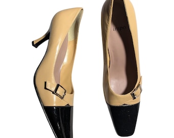 Zapatos de tacón con hebilla y punta cuadrada, de charol negro, beige, años 2000, talla 8