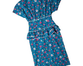 Robe fourreau John Richard à fleurs bleues à manches courtes et jupe basque vintage des années 1980
